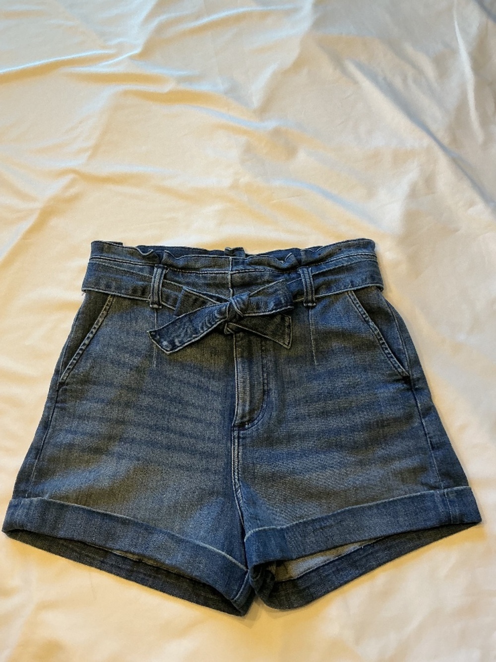 EXPRESS Shortie High Rise Denim Shorts (Size:8)